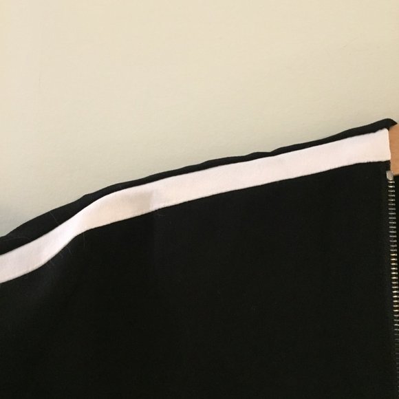 VINCE Contrast Trim Zip Neck Drawstring Dress - Picture 3 of 9